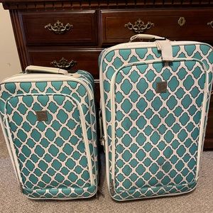 New Directions rolling suite case set.